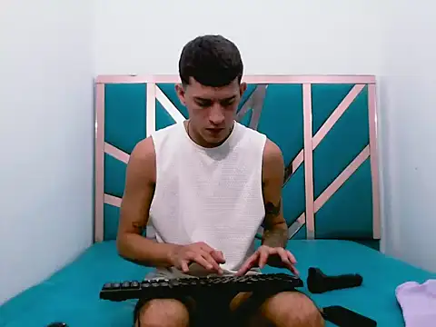 Snapshot of dilan_abraham12 chatting on September 18, 7:27 pm dilan abraham12 online show from September 18, 7:27 pm