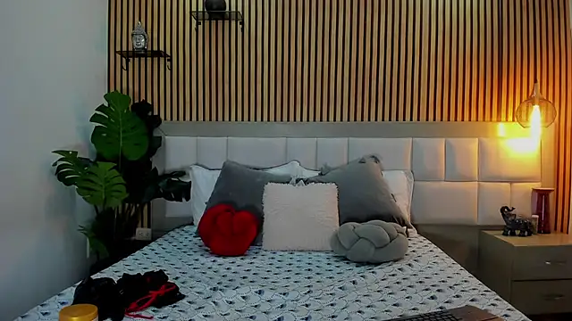 Roseaurora online show from November 23, 2:28 pm