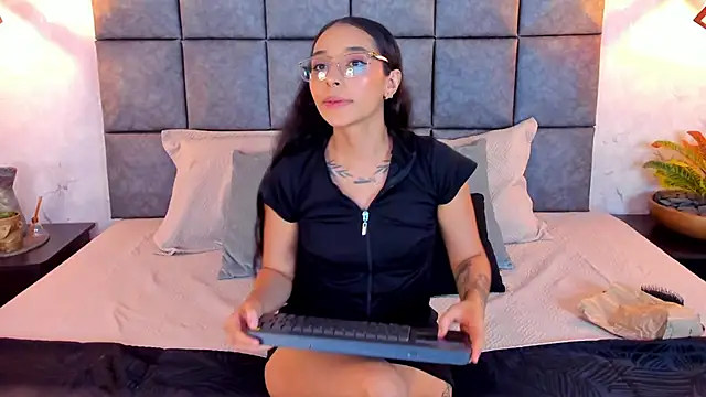 Roseaurora online show from May 18, 10:43 am