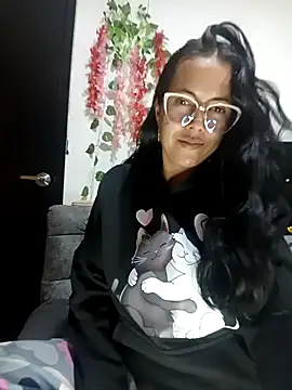 Snapshot of MiaForever1 chatting on February 10, 4:27 am MiaForever1 online show from February 10, 4:27 am