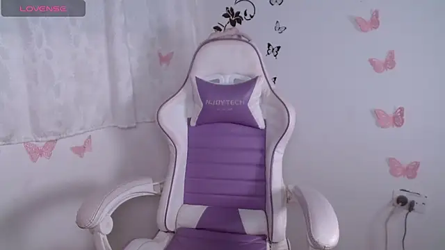 Snapshot of Violet-Flow chatting on April 17, 6:00 pm Violet-Flow online show from April 17, 6:00 pm