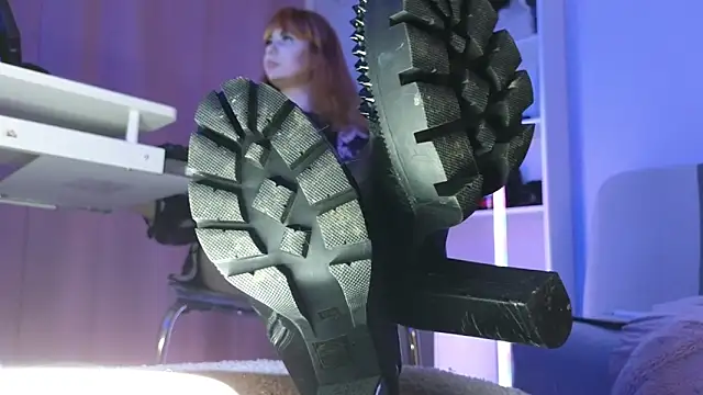 CruelSiren online show from December 18, 6:19 am