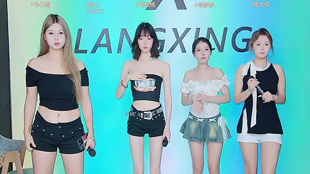 Snapshot of Emeralds_Girls chatting on September 11, 12:33 am Emeralds Girls online show from September 11, 12:33 am