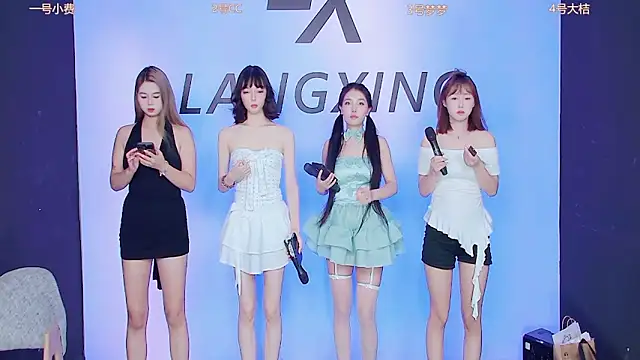 Snapshot of Emeralds_Girls chatting on September 15, 12:54 am Emeralds Girls online show from September 15, 12:54 am