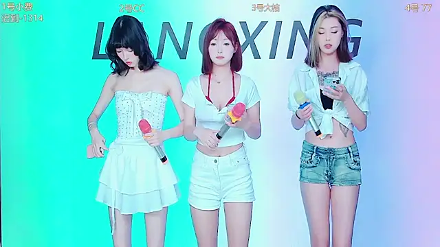 Snapshot of Emeralds_Girls chatting on September 26, 12:58 am Emeralds Girls online show from September 26, 12:58 am