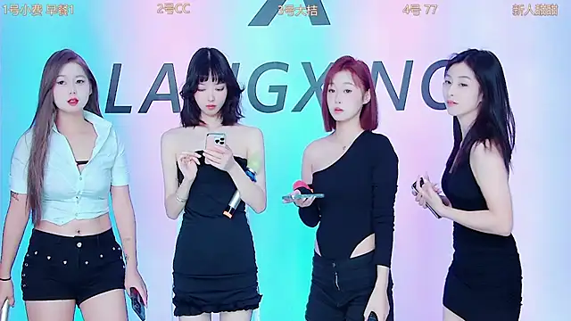 Snapshot of Emeralds_Girls chatting on September 29, 12:49 am Emeralds Girls online show from September 29, 12:49 am