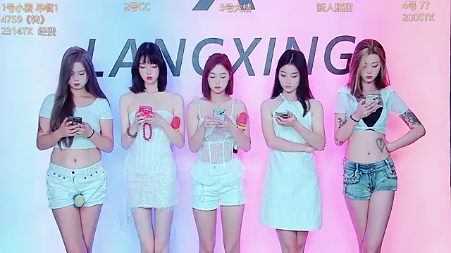 Snapshot of Emeralds_Girls chatting on September 30, 12:59 am Emeralds Girls online show from September 30, 12:59 am