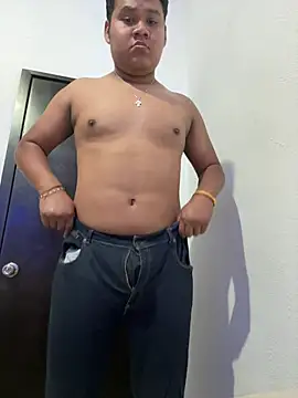 Snapshot of Danimiles chatting on February 16, 5:14 am Danimiles online show from February 16, 5:14 am