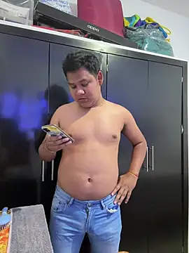 Snapshot of Danimiles chatting on February 19, 5:36 am Danimiles online show from February 19, 5:36 am