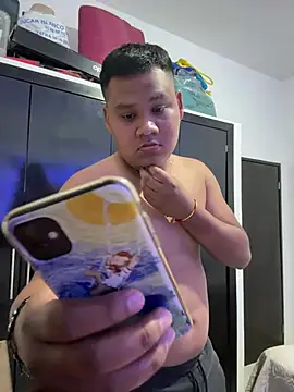 Snapshot of Danimiles chatting on February 21, 5:41 am Danimiles online show from February 21, 5:41 am