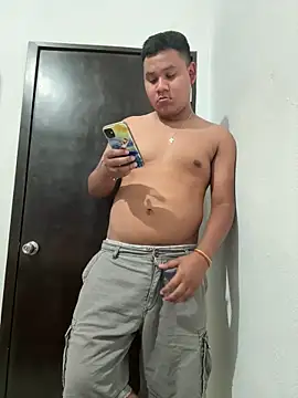 Snapshot of Danimiles chatting on March 4, 5:13 am Danimiles online show from March 4, 5:13 am