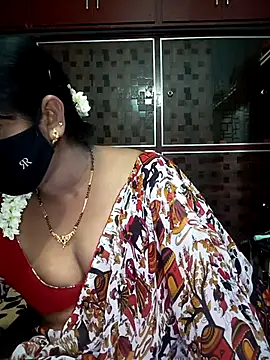 Snapshot of Mee_harini-telugupilla chatting on June 30, 8:21 pm Mee harini-telugupilla online show from June 30, 8:21 pm