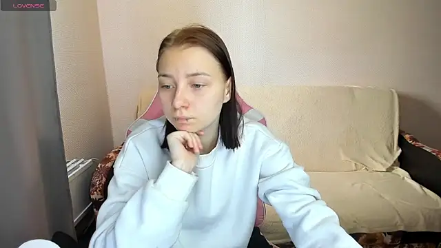 Snapshot of Your_Milka chatting on September 13, 3:50 am Your Milka online show from September 13, 3:50 am
