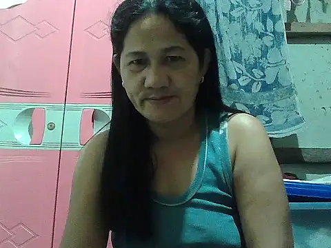 Snapshot of hotmama_063 chatting on October 2, 9:33 pm hotmama 063 online show from October 2, 9:33 pm