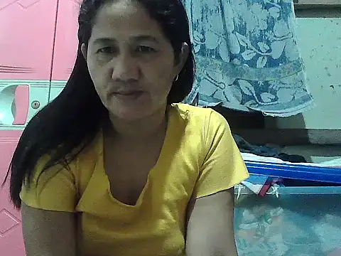 Snapshot of hotmama_063 chatting on October 3, 10:45 am hotmama 063 online show from October 3, 10:45 am