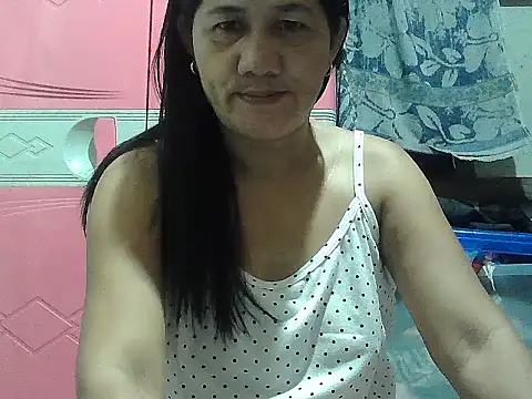 Snapshot of hotmama_063 chatting on October 4, 8:07 pm hotmama 063 online show from October 4, 8:07 pm