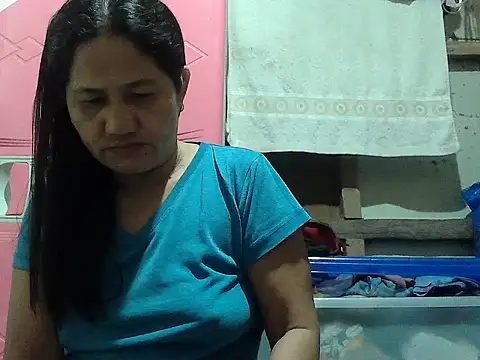 Snapshot of hotmama_063 chatting on October 7, 8:17 pm hotmama 063 online show from October 7, 8:17 pm