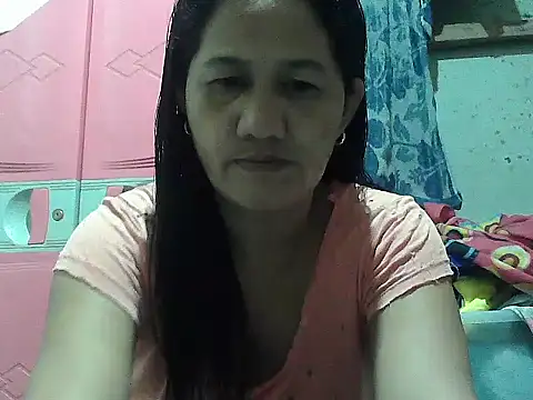 Snapshot of hotmama_063 chatting on October 11, 11:20 am hotmama 063 online show from October 11, 11:20 am