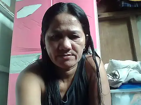 Snapshot of hotmama_063 chatting on November 2, 7:33 am hotmama 063 online show from November 2, 7:33 am
