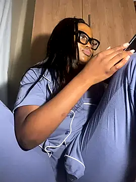 Moonzy77 online show from October 24, 9:44 pm