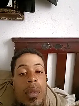 Snapshot of yensyrd chatting on April 4, 2:25 pm yensyrd online show from April 4, 2:25 pm