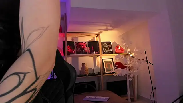 Snapshot of Sima_Wendy chatting on November 18, 7:13 am Sima Wendy online show from November 18, 7:13 am