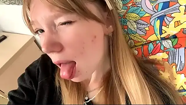 Snapshot of Sweet_horizon chatting on October 4, 9:07 am Sweet horizon online show from October 4, 9:07 am