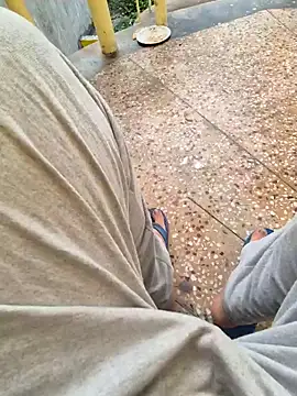 Snapshot of kkkk1882 chatting on October 8, 2:20 am kkkk1882 online show from October 8, 2:20 am