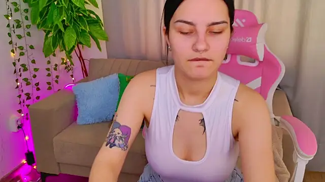 Snapshot of Angel_Braun chatting on October 17, 11:24 am Angel Braun online show from October 17, 11:24 am