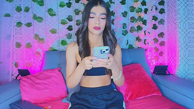 Snapshot of collet_1 chatting on September 28, 12:10 pm collet 1 online show from September 28, 12:10 pm