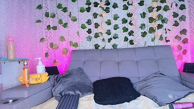 Snapshot of collet_1 chatting on October 12, 12:26 pm collet 1 online show from October 12, 12:26 pm