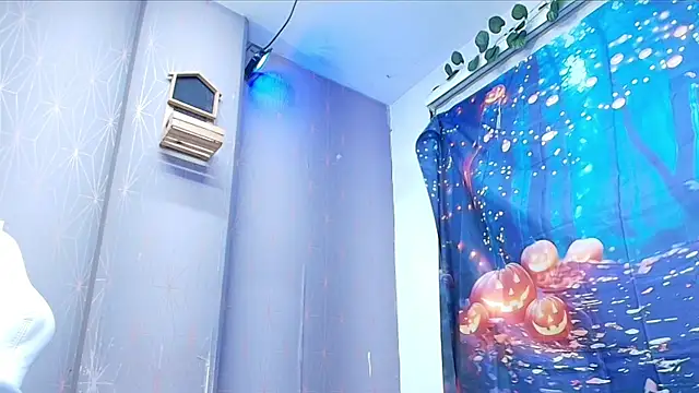 Snapshot of sofi_hils chatting on October 6, 12:02 pm sofi hils online show from October 6, 12:02 pm