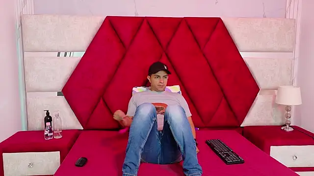 Snapshot of Kity_spiderr chatting on September 25, 12:20 pm Kity spiderr online show from September 25, 12:20 pm