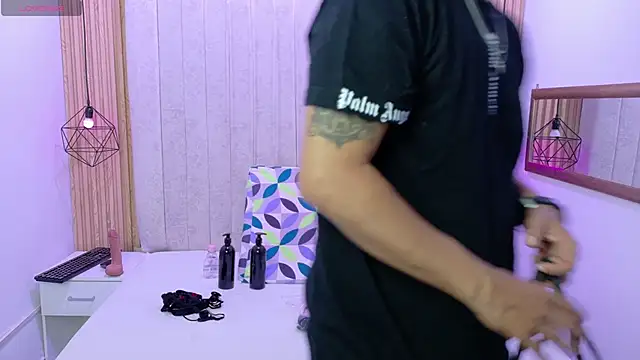 Snapshot of Kity_spiderr chatting on November 1, 12:40 pm Kity spiderr online show from November 1, 12:40 pm