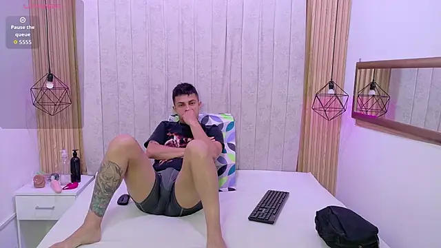 Snapshot of Kity_spiderr chatting on November 3, 12:28 pm Kity spiderr online show from November 3, 12:28 pm