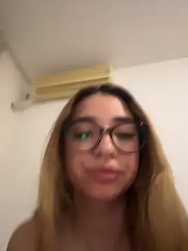Snapshot of ItalianGirl chatting on March 30, 5:47 pm ItalianGirl online show from March 30, 5:47 pm