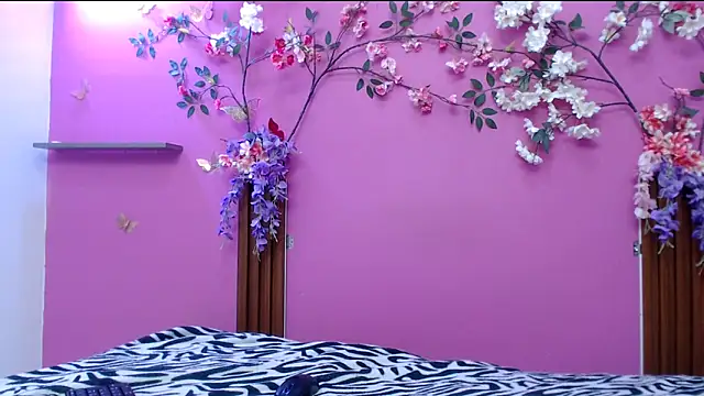 Snapshot of skinnysofia18 chatting on May 2, 2:00 pm skinnysofia18 online show from May 2, 2:00 pm