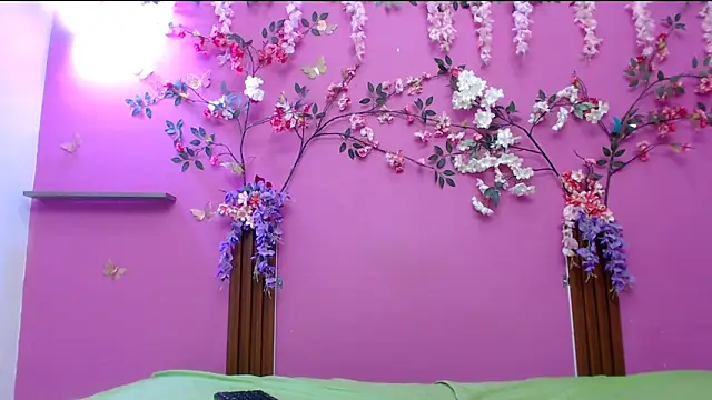 Snapshot of skinnysofia18 chatting on May 7, 2:00 pm skinnysofia18 online show from May 7, 2:00 pm
