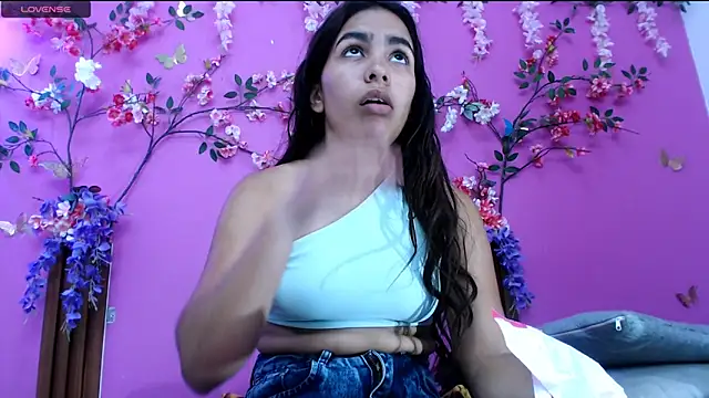 skinnysofia18 online show from June 18, 2:21 pm