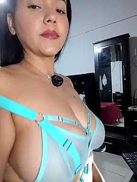 Snapshot of karly_hot_ chatting on March 11, 12:27 am karly hot online show from March 11, 12:27 am