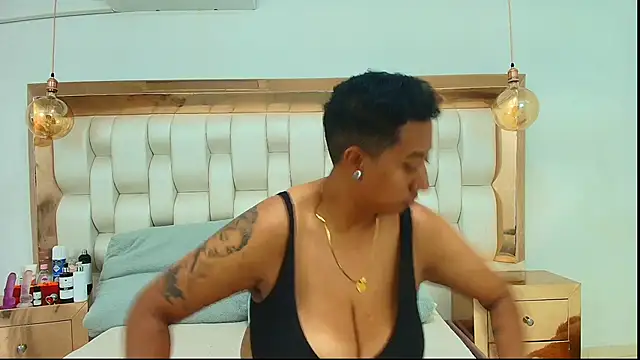 Snapshot of TiffantyAndStacy chatting on October 31, 7:59 pm TiffantyAndStacy online show from October 31, 7:59 pm