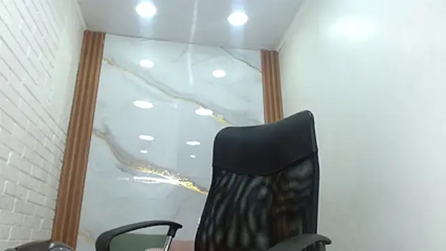 Penelopee Rouse online show from October 11, 7:34 pm