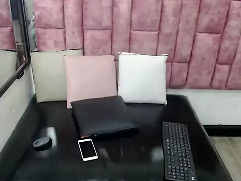 Penelopee Rouse online show from October 27, 8:13 pm