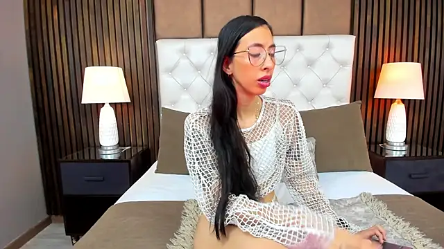 Snapshot of Kendal_Foxxx chatting on November 13, 11:42 am Kendal Foxxx online show from November 13, 11:42 am