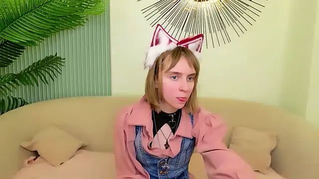 Beverly Gomes online show from February 26, 8:19 pm