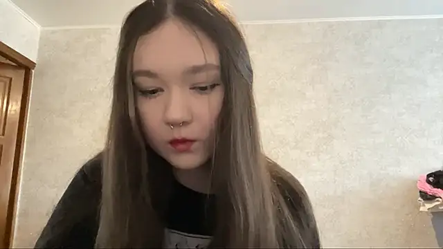 Snapshot of Pikmigirl18 chatting on September 10, 1:33 pm Pikmigirl18 online show from September 10, 1:33 pm