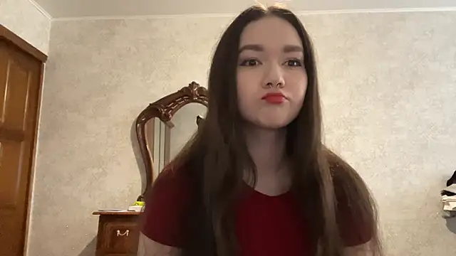 Snapshot of Pikmigirl18 chatting on September 15, 1:11 pm Pikmigirl18 online show from September 15, 1:11 pm