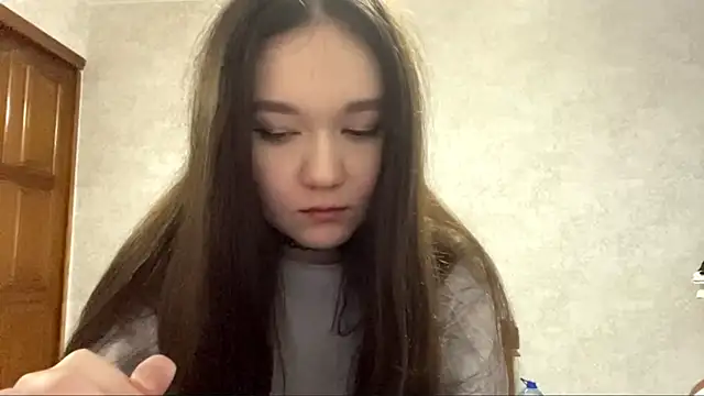 Snapshot of Pikmigirl18 chatting on September 21, 1:57 pm Pikmigirl18 online show from September 21, 1:57 pm