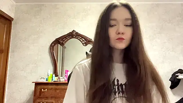 Pikmigirl18 online show from September 26, 11:58 am