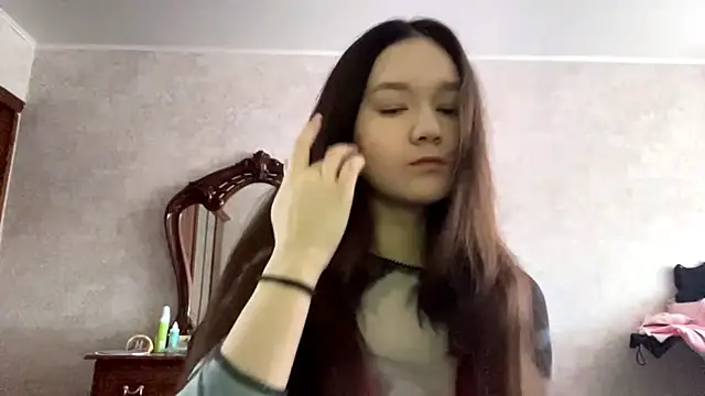 Pikmigirl18 online show from October 8, 9:51 am